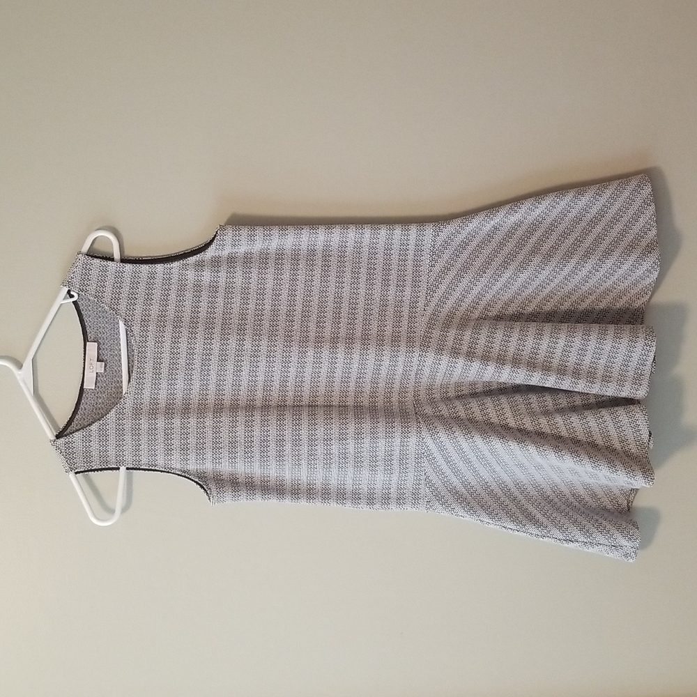 LOFT Black/White sleeveless adorable mini dress with flare detail pattern
